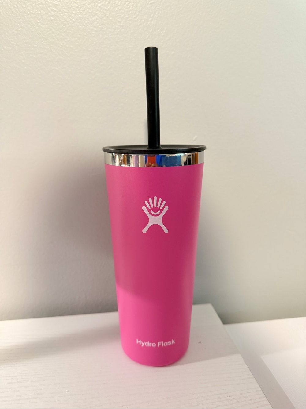 22oz Hot Pink Hydro Flask w/ Black Lid & Straw